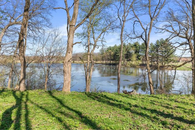 815 N English Settlement AVENUE, Burlington, WI 53105