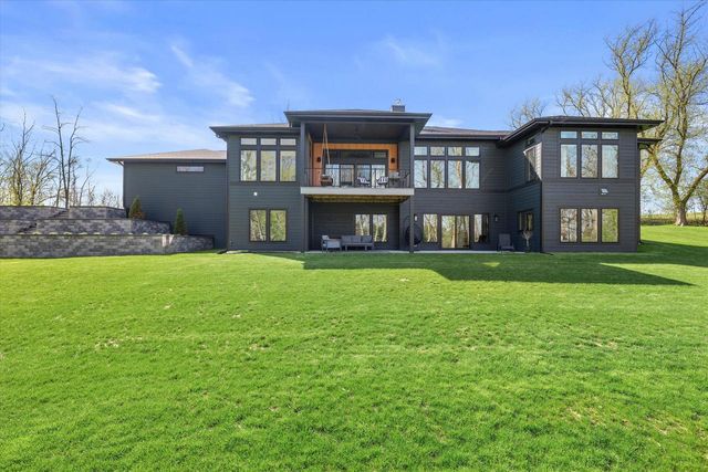 815 N English Settlement AVENUE, Burlington, WI 53105