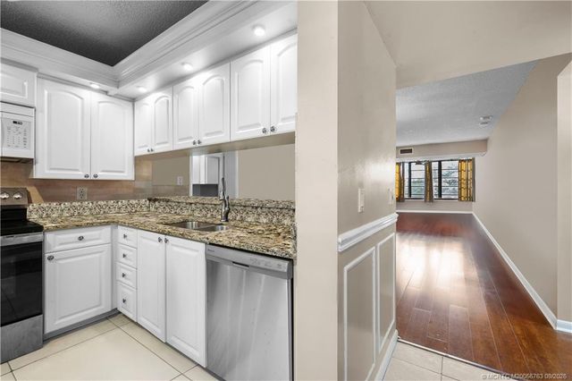 3540 Whitehall Drive 306, West Palm Beach, FL 33401
