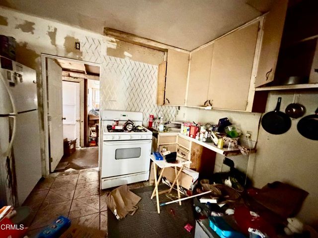 945 S E Street, Oxnard, CA 93030