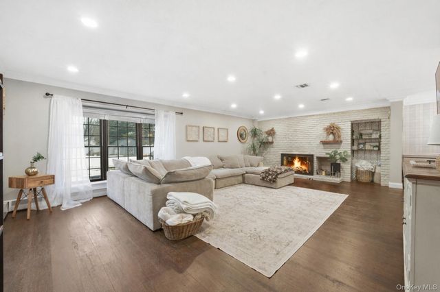 4 Teal Crescent, Great River, NY 11739