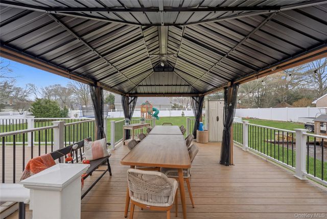 4 Teal Crescent, Great River, NY 11739