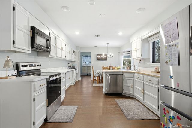 4 Teal Crescent, Great River, NY 11739