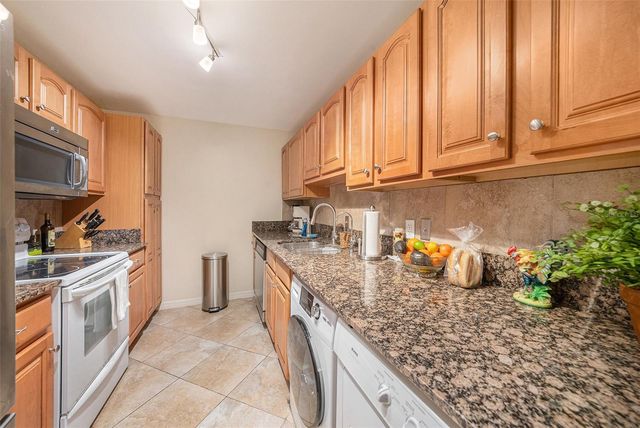 3211 W SWANN AVENUE 210, Tampa, FL 33609