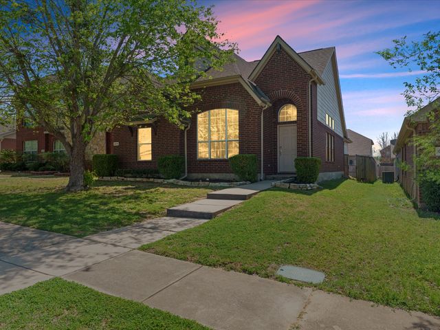 9008 WildRose Lane, Aubrey, TX 76227