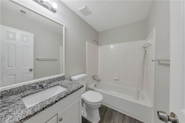 1008 Huntington Trace SE, Smyrna, GA 30082