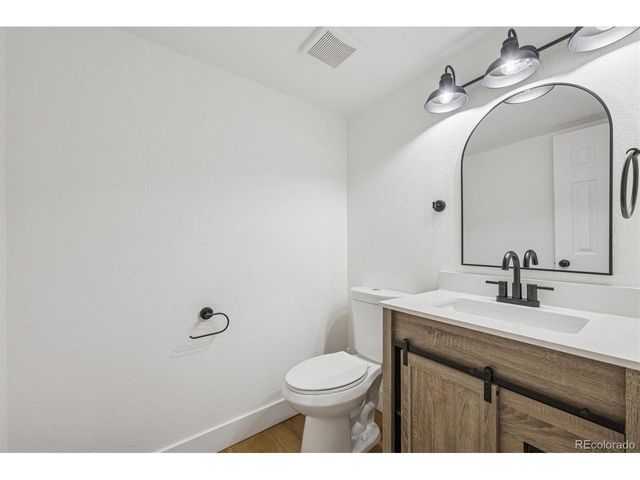 21 S Newland Ct, Lakewood, CO 80226