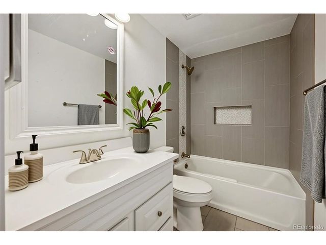 21 S Newland Ct, Lakewood, CO 80226