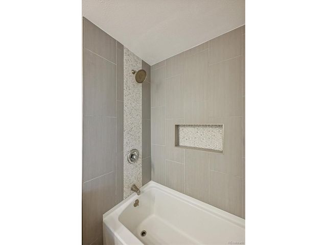 21 S Newland Ct, Lakewood, CO 80226