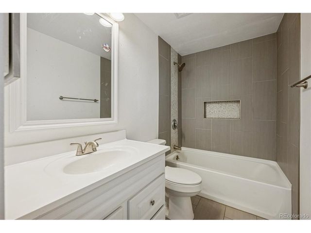 21 S Newland Ct, Lakewood, CO 80226