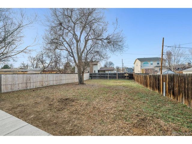 21 S Newland Ct, Lakewood, CO 80226
