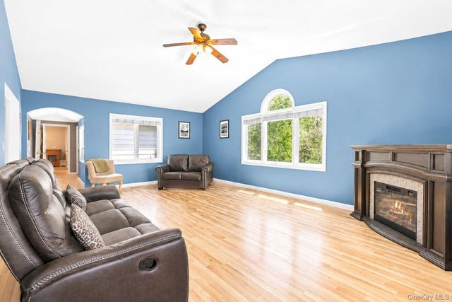 24 Walnut Street, Chester, NY 10918