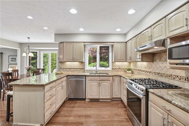 25832 Briarwood Court, Westlake, OH 44145