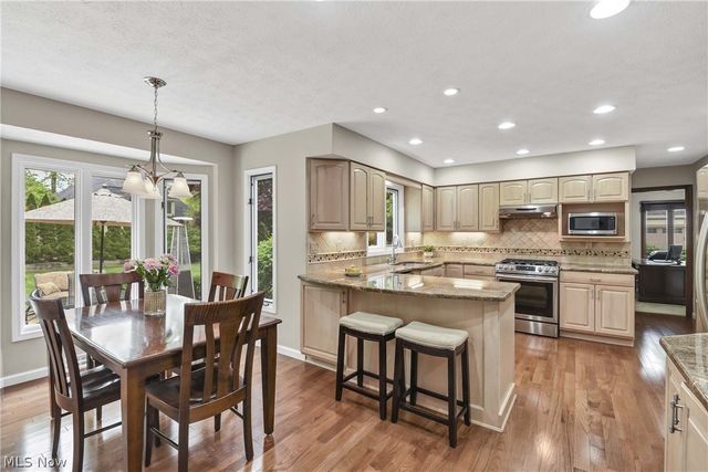 25832 Briarwood Court, Westlake, OH 44145