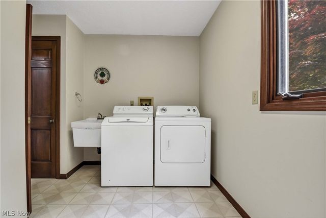 25832 Briarwood Court, Westlake, OH 44145