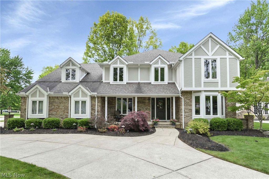 25832 Briarwood Court, Westlake, OH 44145