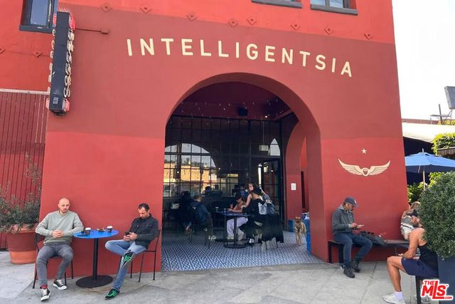 2266 W Earl Street, Los Angeles, CA 90039