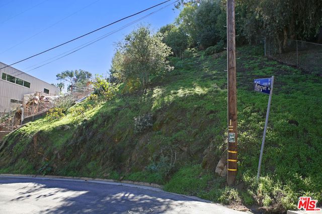 2266 W Earl Street, Los Angeles, CA 90039