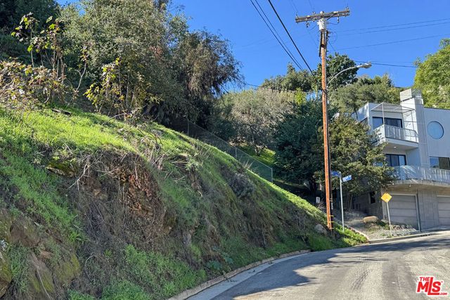 2266 W Earl Street, Los Angeles, CA 90039