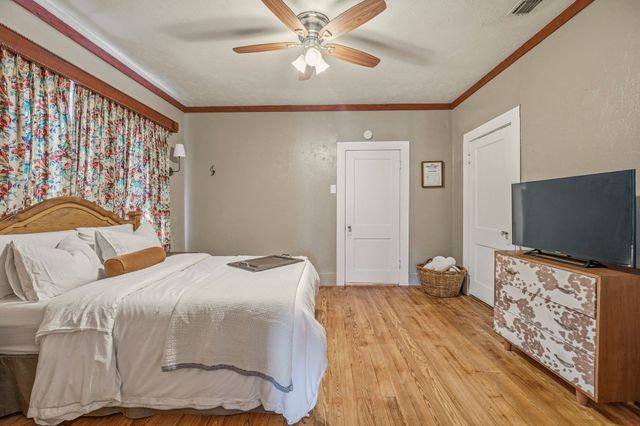 724 S Texas Street, De Leon, TX 76444