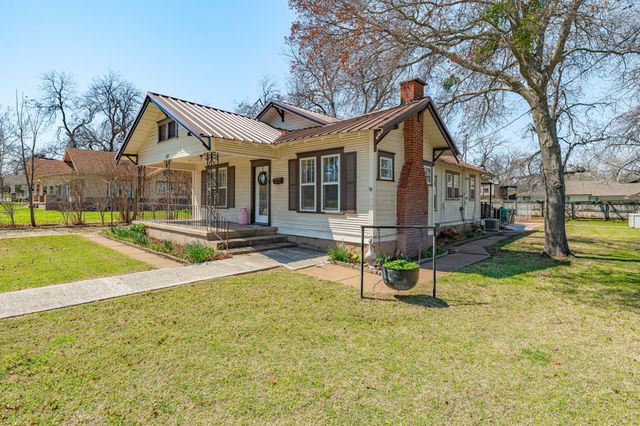 724 S Texas Street, De Leon, TX 76444