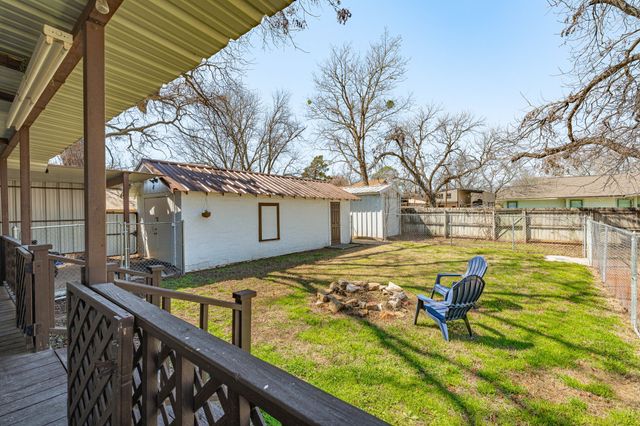 724 S Texas Street, De Leon, TX 76444