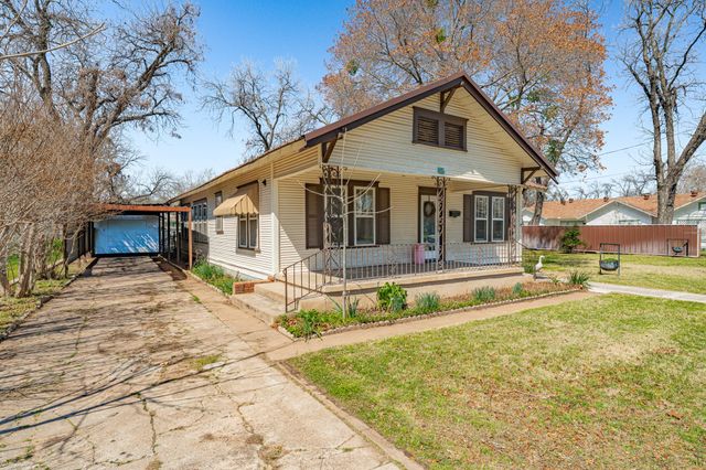 724 S Texas Street, De Leon, TX 76444