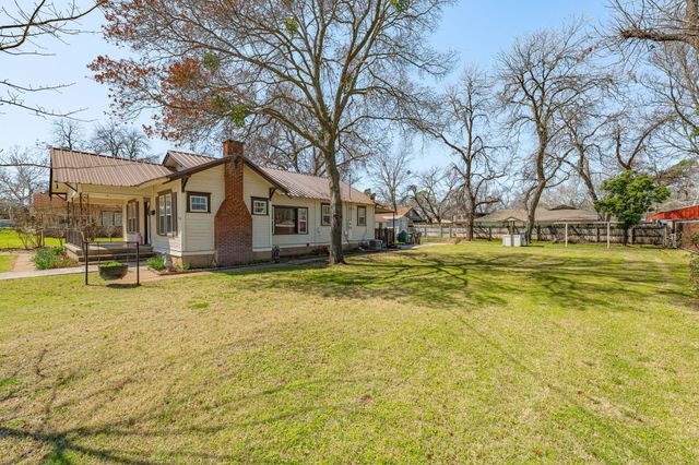 724 S Texas Street, De Leon, TX 76444