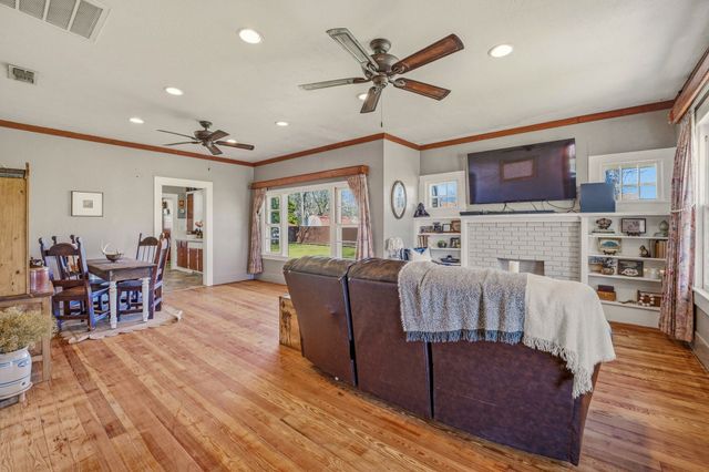 724 S Texas Street, De Leon, TX 76444