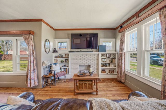 724 S Texas Street, De Leon, TX 76444