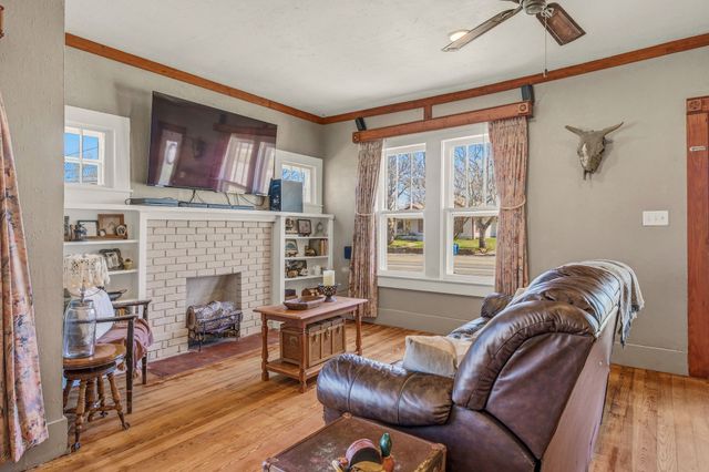 724 S Texas Street, De Leon, TX 76444