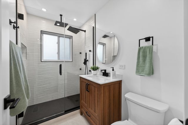 241 E Schick Road, Bloomingdale, IL 60108