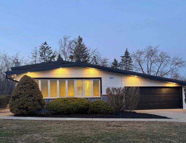 241 E Schick Road, Bloomingdale, IL 60108