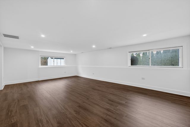 241 E Schick Road, Bloomingdale, IL 60108