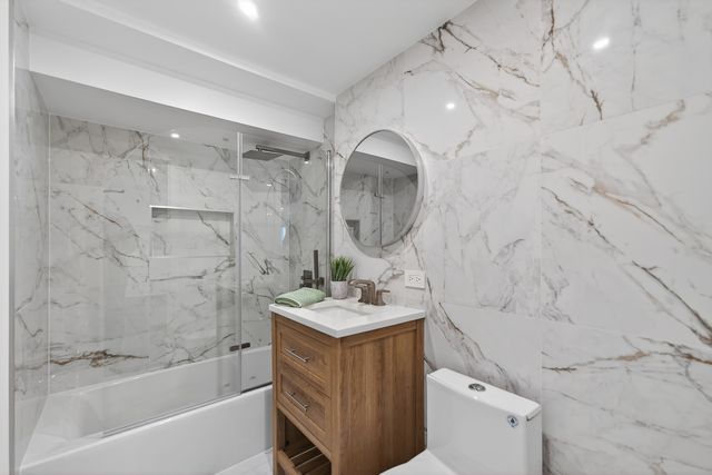 241 E Schick Road, Bloomingdale, IL 60108