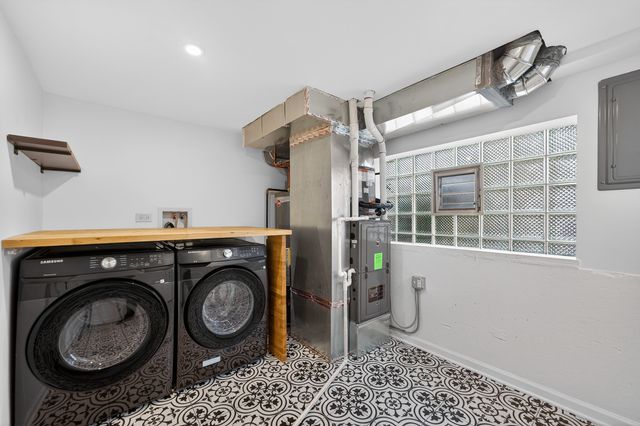 241 E Schick Road, Bloomingdale, IL 60108