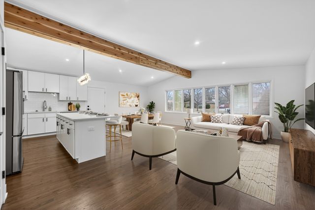 241 E Schick Road, Bloomingdale, IL 60108