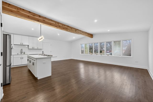 241 E Schick Road, Bloomingdale, IL 60108