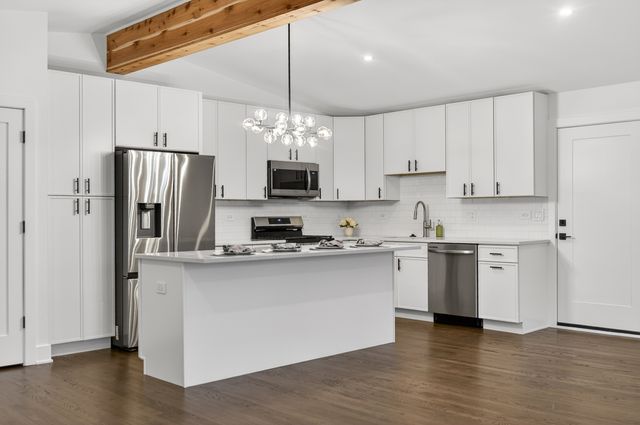 241 E Schick Road, Bloomingdale, IL 60108