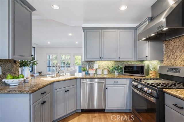 311 Aviation Place, Manhattan Beach, CA 90266