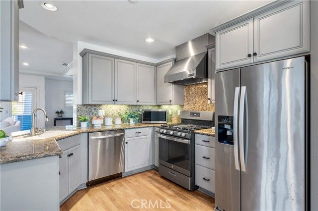 311 Aviation Place, Manhattan Beach, CA 90266