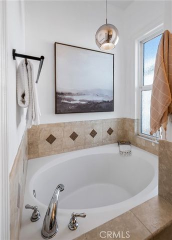 311 Aviation Place, Manhattan Beach, CA 90266