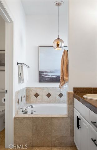 311 Aviation Place, Manhattan Beach, CA 90266