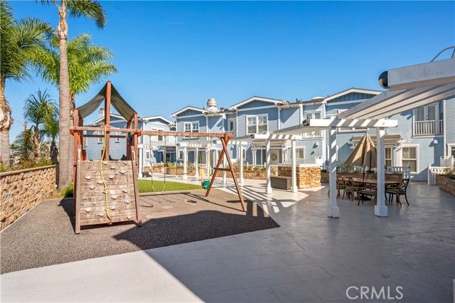 311 Aviation Place, Manhattan Beach, CA 90266