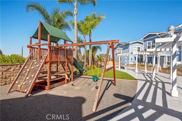 311 Aviation Place, Manhattan Beach, CA 90266