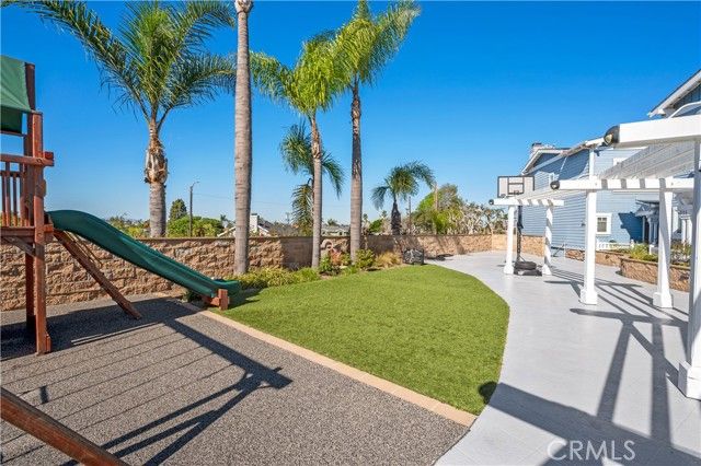 311 Aviation Place, Manhattan Beach, CA 90266