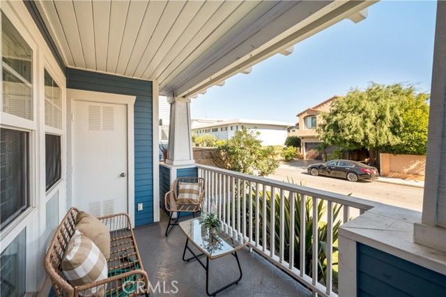 311 Aviation Place, Manhattan Beach, CA 90266