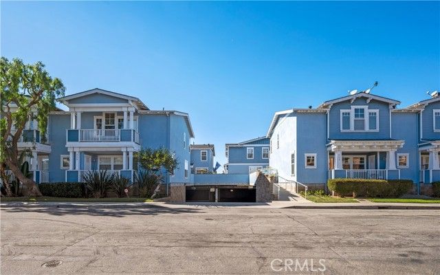 311 Aviation Place, Manhattan Beach, CA 90266