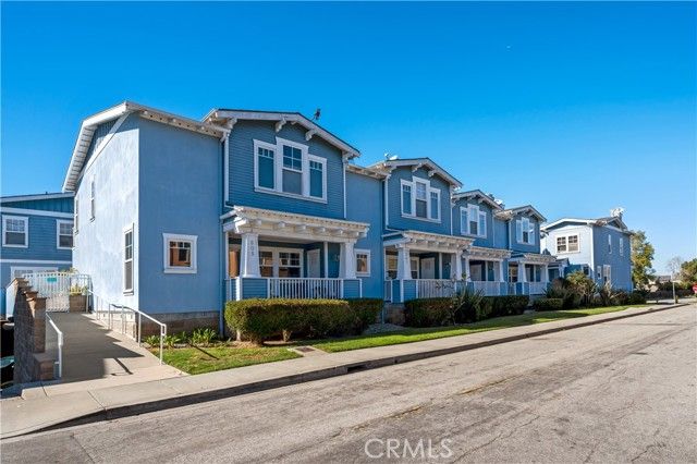 311 Aviation Place, Manhattan Beach, CA 90266