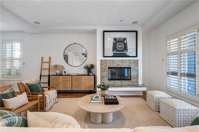 311 Aviation Place, Manhattan Beach, CA 90266